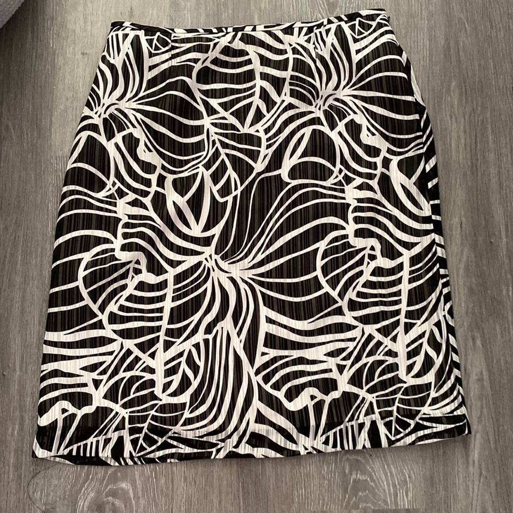 Collections for Le Suit Black and White Abstract Skirt